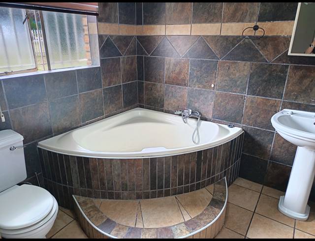 3 BEDROOM HOUSE FOR SALE IN ROTHDENE